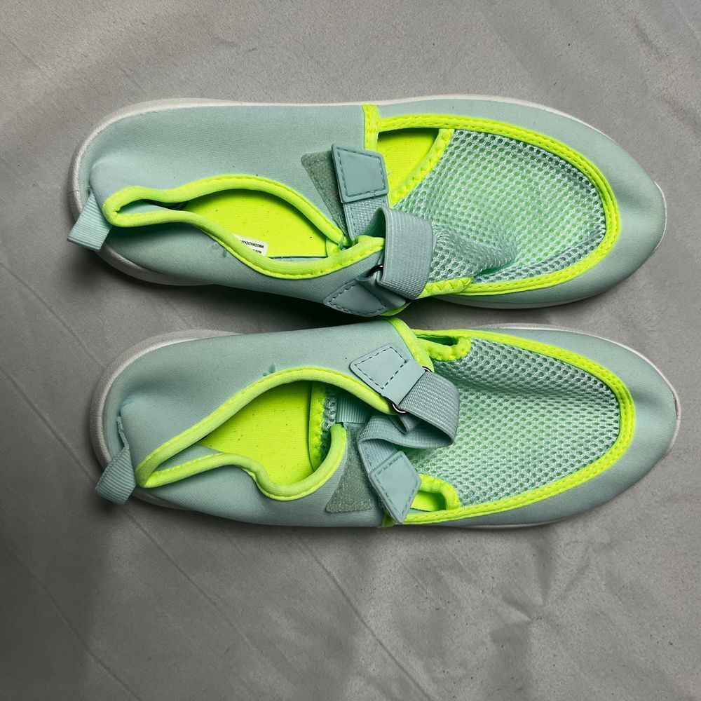 Wonder Nation Mint Neon Yellow Mesh Water Shoes Aqua Socks Beach Swimming Sz 4.5